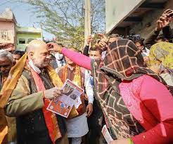 पश्चिम उत्तर प्रदेश से मैदान में उतरे भाजपा के दिग्गज - पार्टी नेता सीधे मतदाता के द्वार पर दे रहे हैं दस्तक पश्चिम उत्तर प्रदेश से मैदान में उतरे भाजपा के दिग्गज - पार्टी नेता सीधे मतदाता के द्वार पर दे रहे हैं दस्तक