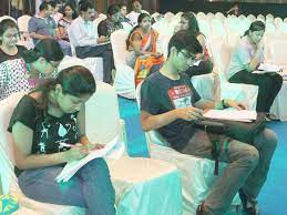 परीक्षाओं के मकडज़ाल में फंसकर फडफ़ड़ा रहे हैं बेरोजगार - कोचिंग एवं परीक्षा के नाम पर लूट परीक्षाओं के मकडज़ाल में फंसकर फडफ़ड़ा रहे हैं बेरोजगार - कोचिंग एवं परीक्षा के नाम पर लूट
