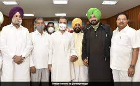 पंजाब के लोग पूछ रहे हैं कांग्रेस का चेहरा' - राहुल गांधी से बोले नवजोत सिंह सिद्धू पंजाब के लोग पूछ रहे हैं कांग्रेस का चेहरा' - राहुल गांधी से बोले नवजोत सिंह सिद्धू
