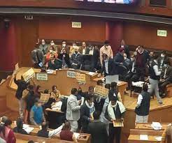 उत्तरी निगम की सदन बैठक में आम आदमी पार्टी ने की आदेश गुप्ता के खिलाफ कार्रवाई की मांग, भाजपा नेता फिर चर्चा से भागे उत्तरी निगम की सदन बैठक में आम आदमी पार्टी ने की आदेश गुप्ता के खिलाफ कार्रवाई की मांग, भाजपा नेता फिर चर्चा से भागे