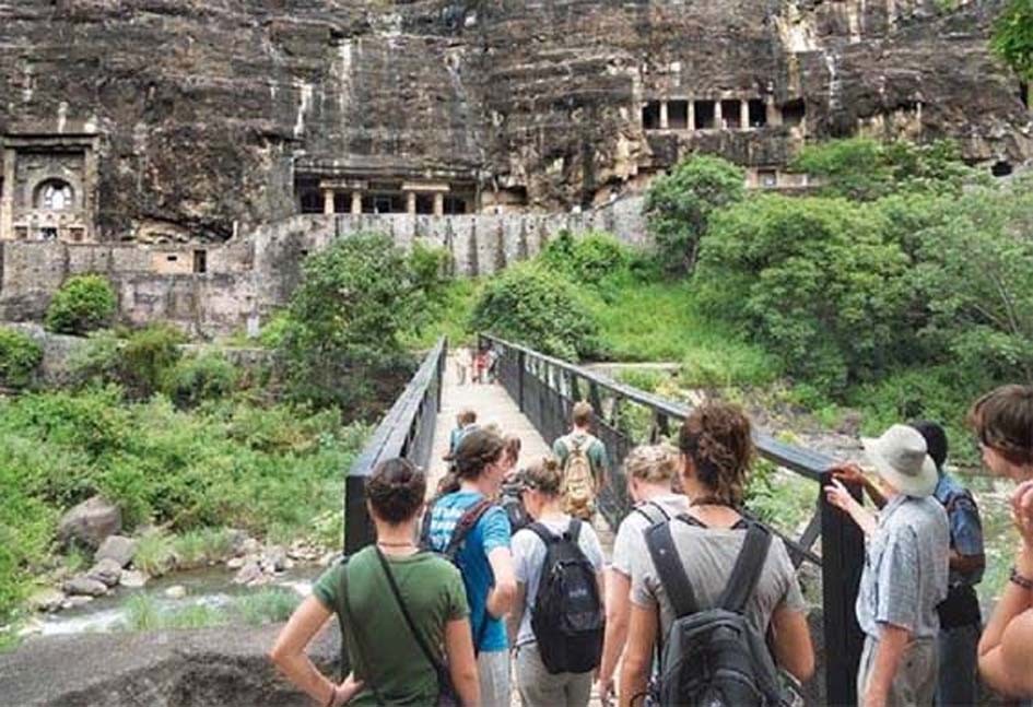 टूर ऑपरेटर के क्षेत्र में हैं अच्छे अवसर टूर ऑपरेटर के क्षेत्र में हैं अच्छे अवसर