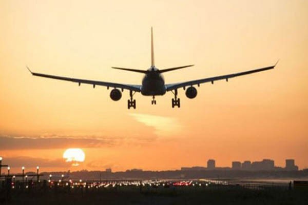 अप्रैल में एक करोड़ घरेलू यात्रियों ने की हवाई यात्रा -  डीजीसीए ने कहा, अप्रैल में सभी एयरलाइंस की सीटें भरने की दर 78 प्रतिशत से अधिक रही