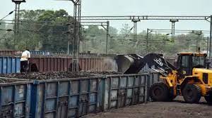 कोयला ढुलाई में 9982 बोगियां डैमेज मरम्मत करने में जुटी भारतीय रेलवे कोयला ढुलाई में 9982 बोगियां डैमेज मरम्मत करने में जुटी भारतीय रेलवे
