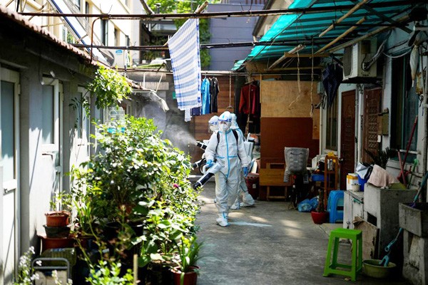शंघाई के अधिकतर हिस्सों में कम हुआ कोरोना वायरस का संक्रमण 