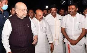 कर्नाटक में संभावित नेतृत्व परिवर्तन और मंत्रिमंडल में फेरबदल की अटकलों के बीच शाह बेंगलुरु पहुंचे