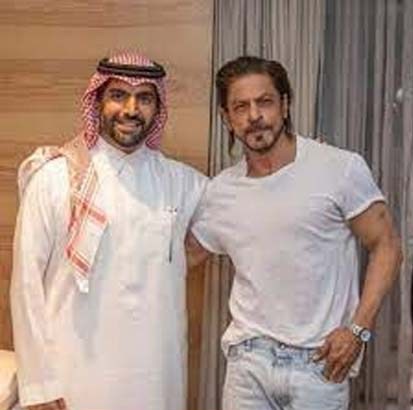 (रुंग संसार) शाहरुख खान ने सऊदी अरब के मिनिस्टर के साथ दिया पोज