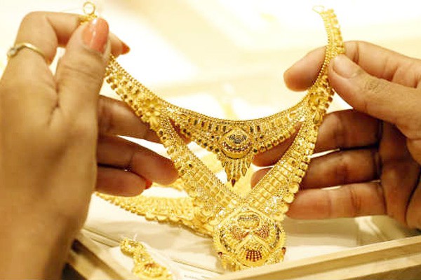 सोना फिर हुआ महंगा, चांदी में भी तेजी - सोना 51,518 रुपए प्रति दस ग्राम, चांदी 67,085 रुपए प्रति किलोग्राम