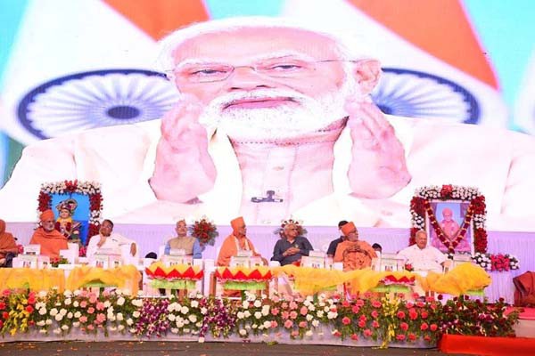 हमारे गुरुकुल के विद्यार्थियों के परिवारों की सामूहिक शक्ति को आज़ादी का अमृत महोत्सव में एक जुट करें : पीएम मोदी हमारे गुरुकुल के विद्यार्थियों के परिवारों की सामूहिक शक्ति को आज़ादी का अमृत महोत्सव में एक जुट करें : पीएम मोदी