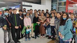 एयर इंडिया की बुडापेस्ट-दिल्ली फ्लाइट से राजस्थान के 41 विद्यार्थी पहुंचे दिल्ली एयरपोर्ट - कैबिनेट मंत्री ममता भूपेश और धीरज श्रीवास्तव ने किया स्वागत एयर इंडिया की बुडापेस्ट-दिल्ली फ्लाइट से राजस्थान के 41 विद्यार्थी पहुंचे दिल्ली एयरपोर्ट - कैबिनेट मंत्री ममता भूपेश और धीरज श्रीवास्तव ने किया स्वागत