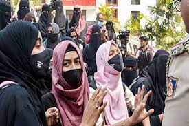 हिजाब मामले में हाई कोर्ट के फैसले के खिलाफ मुस्लिम संगठनों का कर्नाटक बंद हिजाब मामले में हाई कोर्ट के फैसले के खिलाफ मुस्लिम संगठनों का कर्नाटक बंद