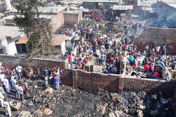 दिल्ली के गोकलपुरी में झुग्गियों में भाषण अग्निकांड, 7 की मौत -सीएम केजरीवाल पीड़ितों के परिजनों से करेंगे मुलाकात दिल्ली के गोकलपुरी में झुग्गियों में भाषण अग्निकांड, 7 की मौत -सीएम केजरीवाल पीड़ितों के परिजनों से करेंगे मुलाकात
