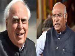कांग्रेस के लिए किसी गांव तक में नहीं गए कपिल सिब्बल मल्लिकार्जुन खड़गे का तीखा पलटवार कांग्रेस के लिए किसी गांव तक में नहीं गए कपिल सिब्बल मल्लिकार्जुन खड़गे का तीखा पलटवार