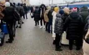 केंद्र सरकार ने युद्ध प्रभावित यूक्रेन के खारकीव शहर में रह रहे भारतीय नागरिकों से फॉर्म भरने की अपील की केंद्र सरकार ने युद्ध प्रभावित यूक्रेन के खारकीव शहर में रह रहे भारतीय नागरिकों से फॉर्म भरने की अपील की