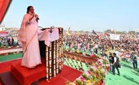 अच्छे दिन के नाम पर सब कुछ बेच रही भाजपा-ममता बनर्जी अच्छे दिन के नाम पर सब कुछ बेच रही भाजपा-ममता बनर्जी