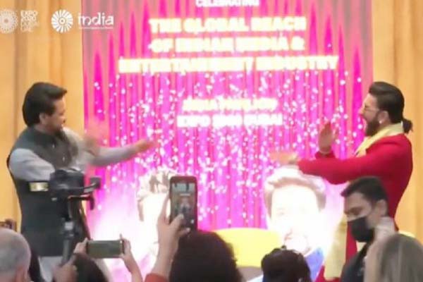 रणवीर सिंह संग मलहारी सांग पर अनुराग ठाकुर ने किया डांस -वीडियो को खुद अनुराग ठाकुर ने भी सोशल मीडिया पर किया है पोस्ट रणवीर सिंह संग मलहारी सांग पर अनुराग ठाकुर ने किया डांस -वीडियो को खुद अनुराग ठाकुर ने भी सोशल मीडिया पर किया है पोस्ट