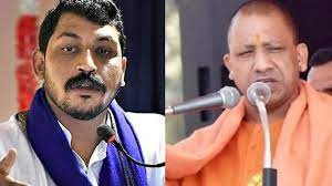 गोरखपुर सदर सीट पर सीएम योगी के खिलाफ उतरे चंद्रशेखर रावण, पहली बार लड़ रहे हैं चुनाव गोरखपुर सदर सीट पर सीएम योगी के खिलाफ उतरे चंद्रशेखर रावण, पहली बार लड़ रहे हैं चुनाव