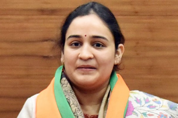 मुलायम सिंह यादव की बहू अपर्णा यादव हो सकती हैं योगी कैबिनेट 2.0 का हिस्सा मिल सकता है मंत्रिपद मुलायम सिंह यादव की बहू अपर्णा यादव हो सकती हैं योगी कैबिनेट 2.0 का हिस्सा मिल सकता है मंत्रिपद