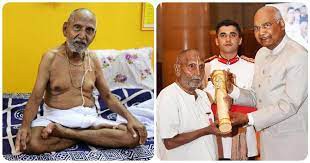 126 वर्षीय स्वामी शिवानंद पद्मश्री से सम्मानित - स्वामीजी ने सादगी भरी और अनुशासित जिंदगी को बताया उनकी लंबी उम्र का राज 126 वर्षीय स्वामी शिवानंद पद्मश्री से सम्मानित - स्वामीजी ने सादगी भरी और अनुशासित जिंदगी को बताया उनकी लंबी उम्र का राज