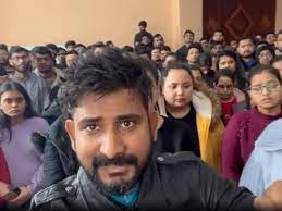 प्रधानमंत्री मोदी की जमकर तारीफ कर रहे हैं यूक्रेन से निकाले जा रह छात्र प्रधानमंत्री मोदी की जमकर तारीफ कर रहे हैं यूक्रेन से निकाले जा रह छात्र