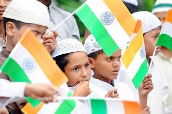 यूपी के सभी मदरसों में राष्ट्रगान हुआ अनिवार्य यूपी के सभी मदरसों में राष्ट्रगान हुआ अनिवार्य