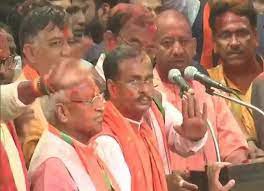 योगी 2.0 के शपथ ग्रहण समारोह में नेता, अभिनेता, कारोबारी, साधुसंतों सभी का होगा जमावड़ा 70 हजार लोगों के शामिल होने की उम्मीद योगी 2.0 के शपथ ग्रहण समारोह में नेता, अभिनेता, कारोबारी, साधुसंतों सभी का होगा जमावड़ा 70 हजार लोगों के शामिल होने की उम्मीद