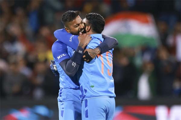 टी20 विश्वकप : भारतीय टीम ने वर्षा बाधित रोमांचक मुकाबले में बांग्लादेश को पांच रनों से हराया 