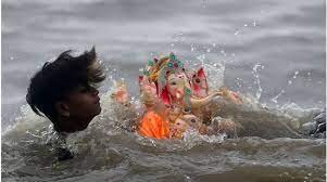 अनंत चर्तुदशी में विर्सजन के दौरान देश के कई राज्यों में 15 लोगों की डूबने से मौत