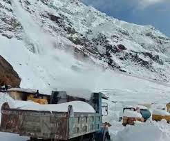 बदरीनाथ में बीआरओ कैंप के निकट हिम-स्खलन, बाल-बाल बचे जवान बदरीनाथ में बीआरओ कैंप के निकट हिम-स्खलन, बाल-बाल बचे जवान