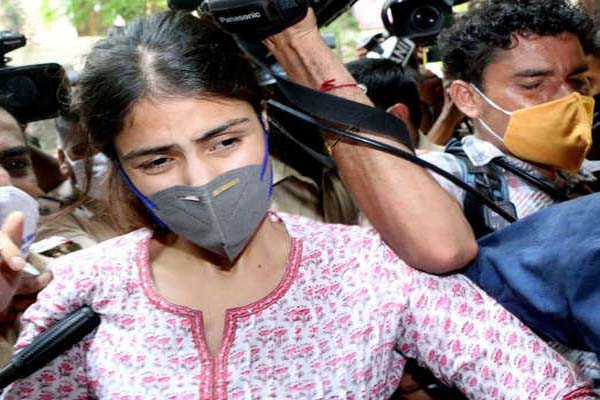अभिनेत्री रिया को 14 दिन की न्‍यायिक हिरासत में भेजा 