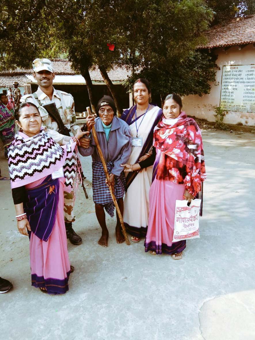झारखंड विधानसभा चुनाव- दूसरे चरण के लिए 20 सीटों पर मतदान जारी झारखंड विधानसभा चुनाव- दूसरे चरण के लिए 20 सीटों पर मतदान जारी