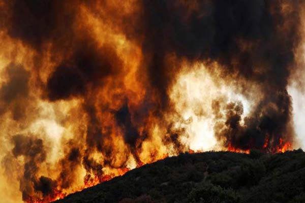 आस्ट्रेलिया- वनों की भीषण आग ने तबाह किए कई घर आस्ट्रेलिया- वनों की भीषण आग ने तबाह किए कई घर
