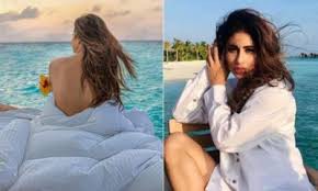 (रंगसंसा) उर्वशी रौतेला ने केवल शर्ट पहन खिंचाई तस्वीर (रंगसंसा) उर्वशी रौतेला ने केवल शर्ट पहन खिंचाई तस्वीर