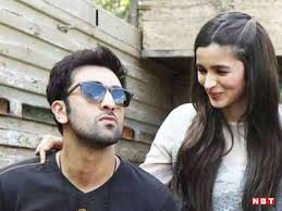 बनारस में शूटिंग करते कैमरे में कैद हुए आलिया-रणबीर बनारस में शूटिंग करते कैमरे में कैद हुए आलिया-रणबीर