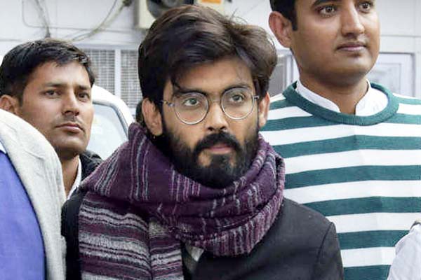 शरजील ने मस्जिदों में बाटें भड़काऊ पोस्टर शरजील ने मस्जिदों में बाटें भड़काऊ पोस्टर