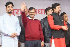 सीएम केजरीवाल ने मांगा 'आम आदमी' से चंदा, कहा- चुनाव लड़ने के लिए नहीं हैं फंड सीएम केजरीवाल ने मांगा 'आम आदमी' से चंदा, कहा- चुनाव लड़ने के लिए नहीं हैं फंड