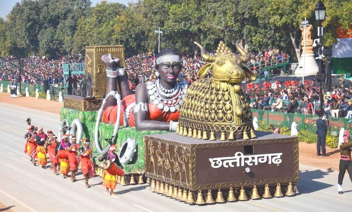 राजपथ पर बिखरी छत्तीसगढ़ी कला एवं संस्कृति की मधुर छटा राजपथ पर बिखरी छत्तीसगढ़ी कला एवं संस्कृति की मधुर छटा