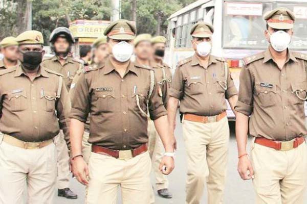 यूपी के पुलिसकर्मियों का 50 लाख रु का होगा बीमा यूपी के पुलिसकर्मियों का 50 लाख रु का होगा बीमा