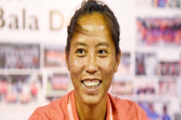 विदेशी क्लब से करार करने वाली पहली भारतीय महिला फुटबॉलर बनीं बाला विदेशी क्लब से करार करने वाली पहली भारतीय महिला फुटबॉलर बनीं बाला