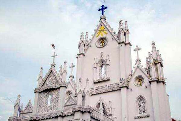 केरल में पाम संडे के दौरान नहीं खुले चर्च, कोरोना संक्रमण ने डाला रंग में भंग केरल में पाम संडे के दौरान नहीं खुले चर्च, कोरोना संक्रमण ने डाला रंग में भंग