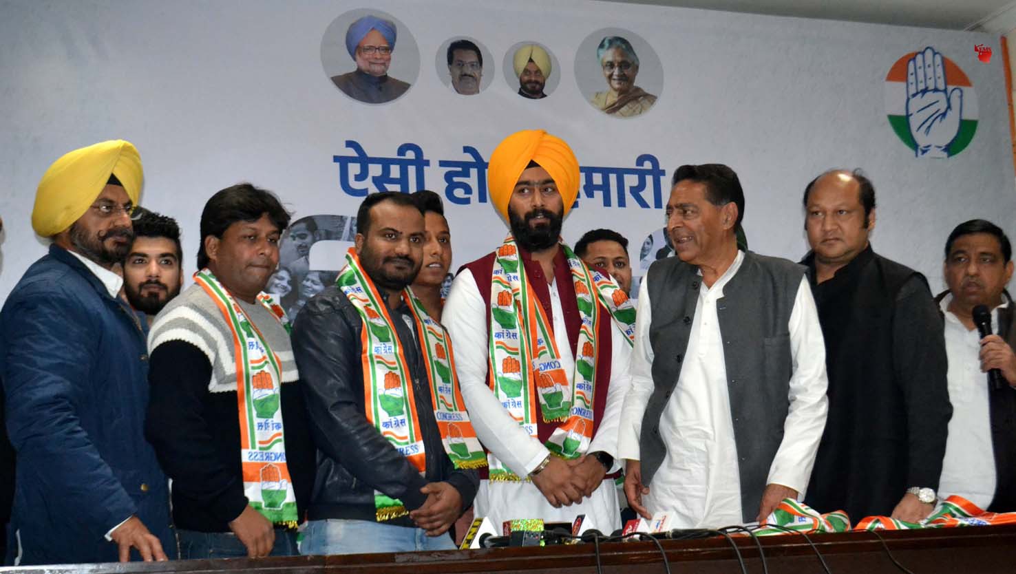 आम आदमी पार्टी से कालकाजी के पूर्व विधायक के पुत्र मनप्रीत सिंह ने कांग्रेस की सदस्यता ग्रहण की आम आदमी पार्टी से कालकाजी के पूर्व विधायक के पुत्र मनप्रीत सिंह ने कांग्रेस की सदस्यता ग्रहण की