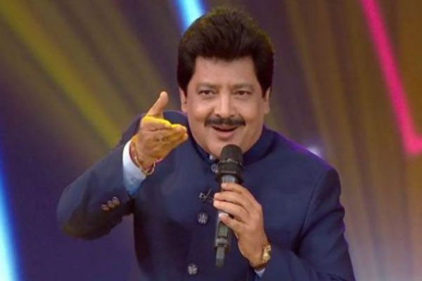 उदित नारायण ने रेडियो नेपाल से शुरु किया था सिंगिंग करियर, आदित्य ने शेयर की पुरानी फोटो उदित नारायण ने रेडियो नेपाल से शुरु किया था सिंगिंग करियर, आदित्य ने शेयर की पुरानी फोटो