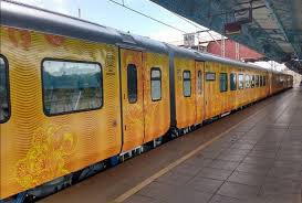 17 जनवरी से अहमदाबाद-मुंबई के बीच दौड़ेगी तेजस ट्रेन 17 जनवरी से अहमदाबाद-मुंबई के बीच दौड़ेगी तेजस ट्रेन
