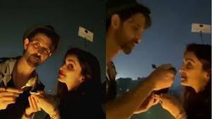 दीपिका को चॉकलेट खिलाते दिखे रितिक दीपिका को चॉकलेट खिलाते दिखे रितिक