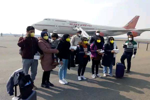 आसान नहीं था वुहान में फंसे 654 लोगों का रेस्क्यू, मुसीबत जैसी थी त्रिस्तरीय जांच आसान नहीं था वुहान में फंसे 654 लोगों का रेस्क्यू, मुसीबत जैसी थी त्रिस्तरीय जांच