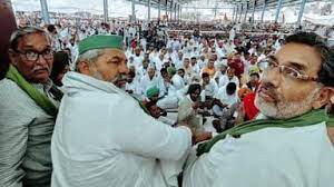 गाजीपुर बॉर्डर पर किसानों ने नाच गाकर जताया विरोध हाईवे भी रोका गाजीपुर बॉर्डर पर किसानों ने नाच गाकर जताया विरोध हाईवे भी रोका