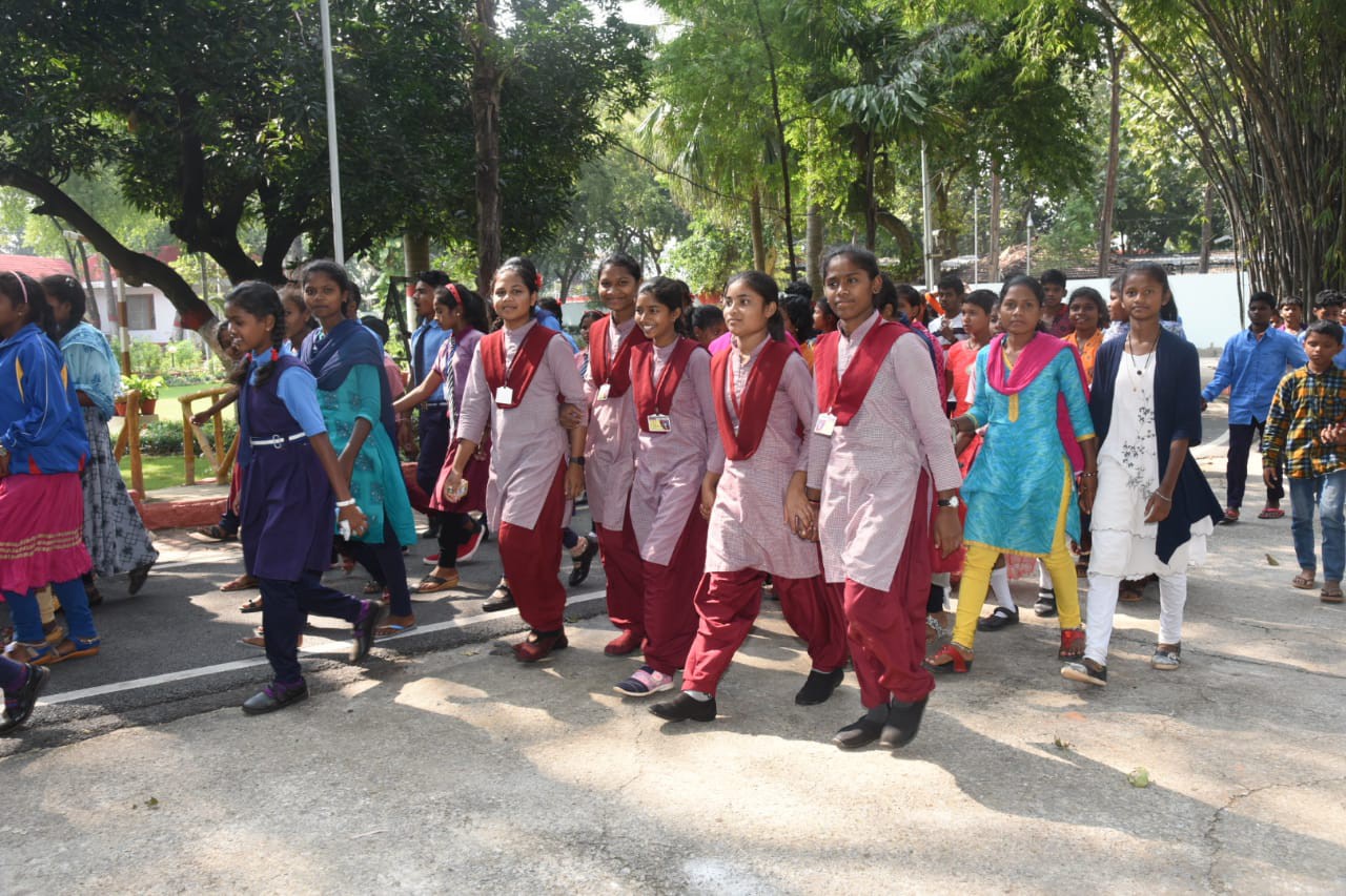 मुख्यमंत्री ने जब डिमरापाल आश्रम के बच्चों की इच्छा की पूरी बच्चों को घुमाया पूरा मुख्यमंत्री निवास मुख्यमंत्री ने जब डिमरापाल आश्रम के बच्चों की इच्छा की पूरी बच्चों को घुमाया पूरा मुख्यमंत्री निवास