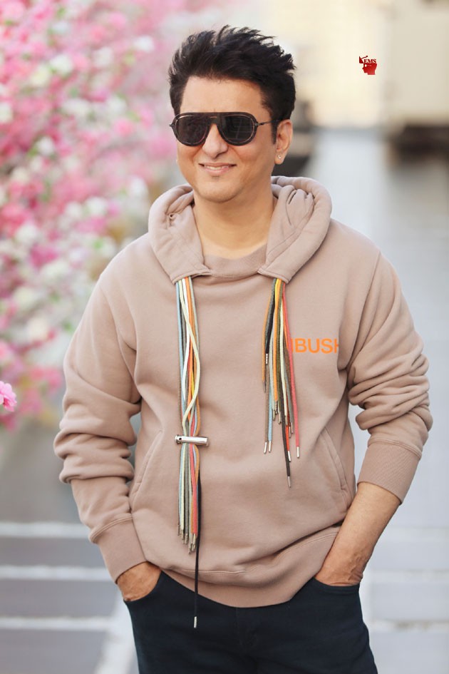 नाडियाडवाला ग्रैंडसन परिवार ने प्रभावित परिवारों की तरफ़ बढ़ाया मदद का हाथ नाडियाडवाला ग्रैंडसन परिवार ने प्रभावित परिवारों की तरफ़ बढ़ाया मदद का हाथ