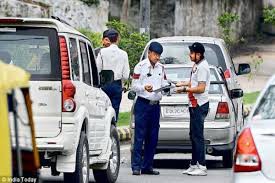 कोविड-19 नियमों का उल्लंघन पड़ रहा महंगा कोविड-19 नियमों का उल्लंघन पड़ रहा महंगा