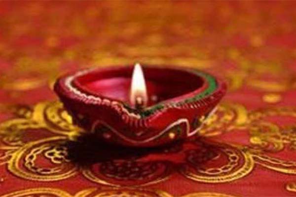 दीपक को न रखें जमीन पर दीपक को न रखें जमीन पर