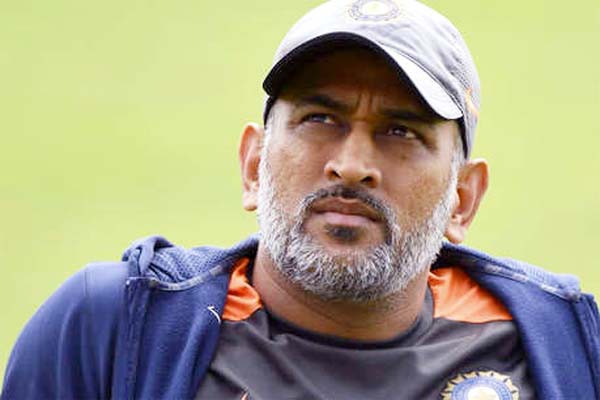 धोनी पर संशय बरकरार धोनी पर संशय बरकरार